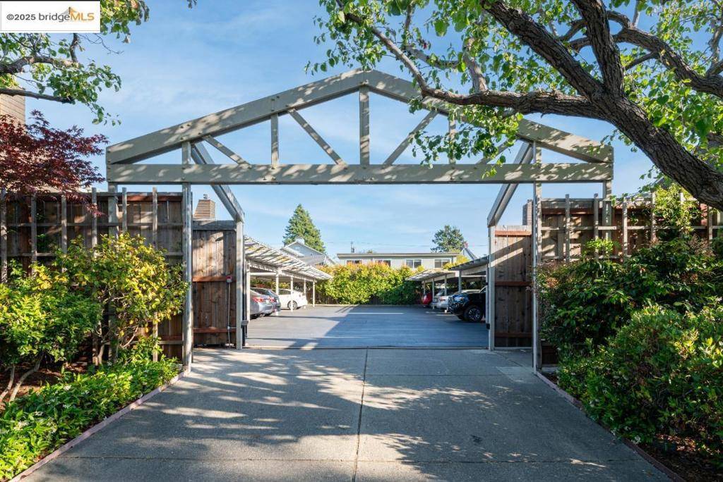 Berkeley, CA 94703,1812 Dwight Way #1/2