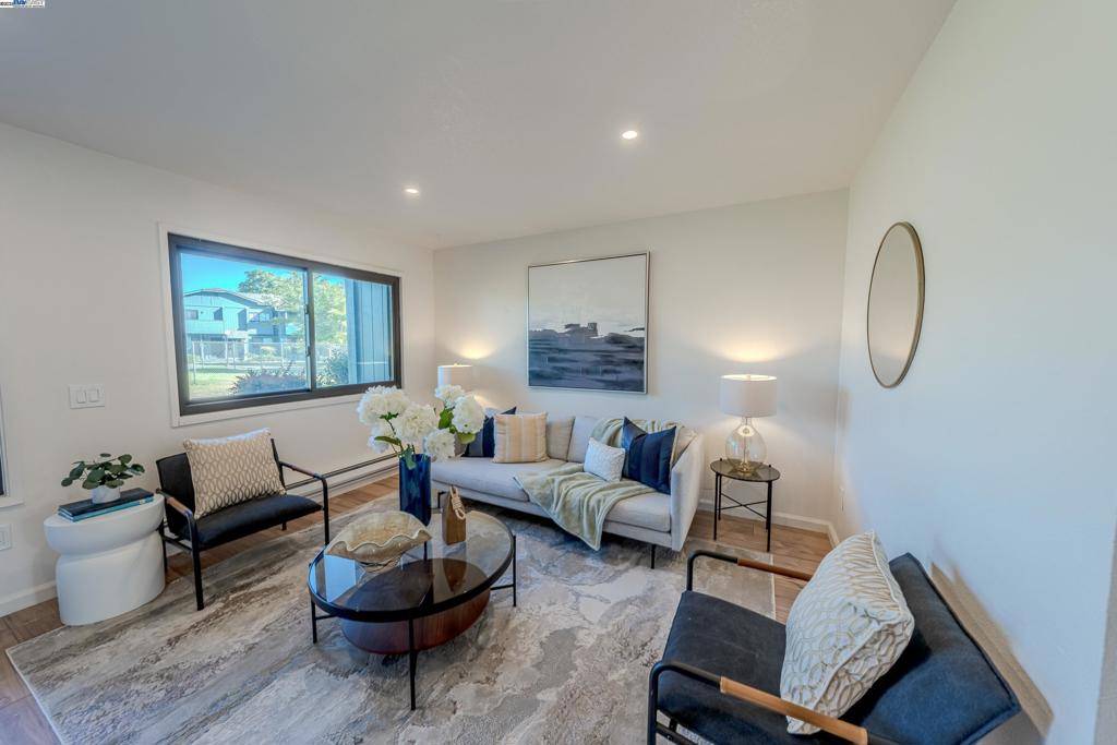 Rohnert Park, CA 94928,217 College View Dr