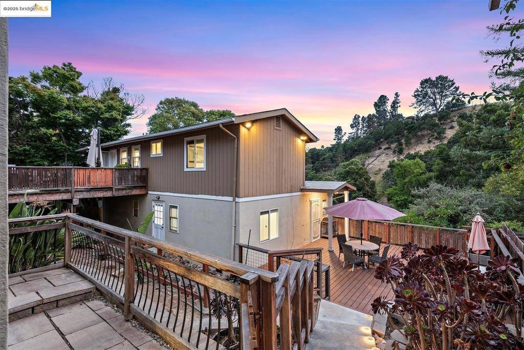 Oakland, CA 94605,9244 Golf Links RD