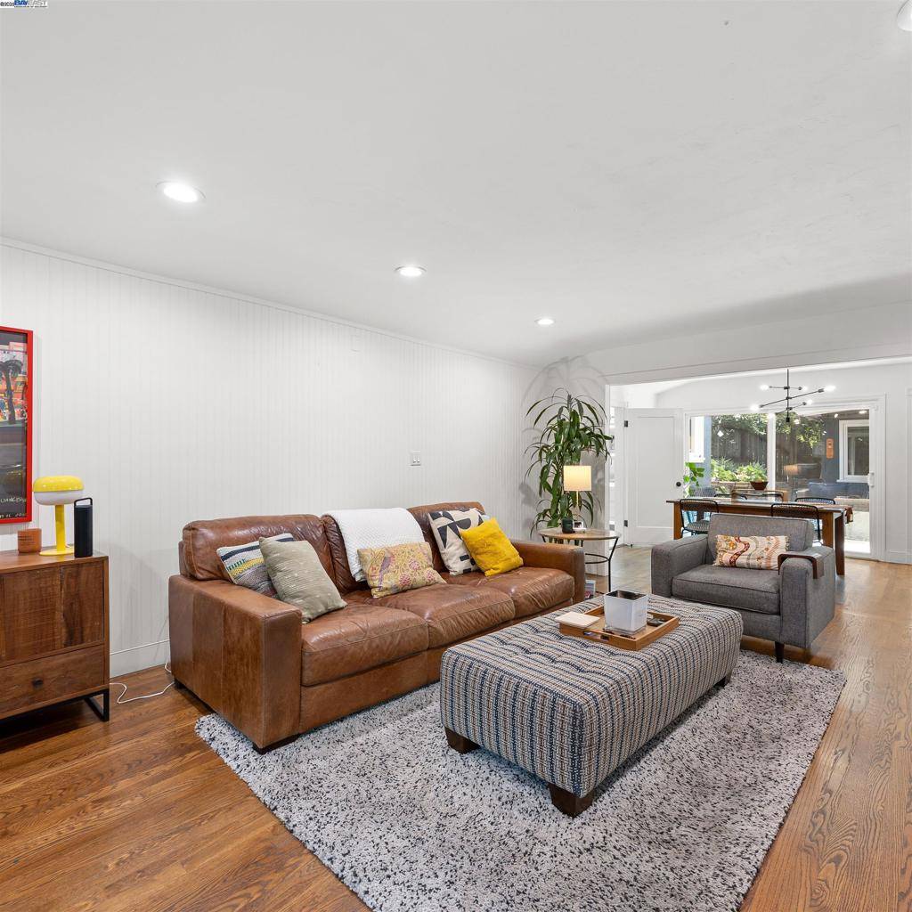 Oakland, CA 94602,2647 Monterey Blvd
