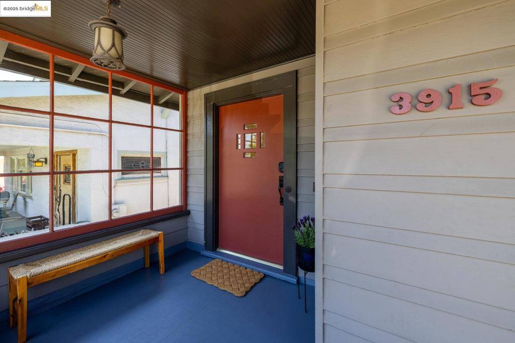Oakland, CA 94602,3915 Glen Park Rd