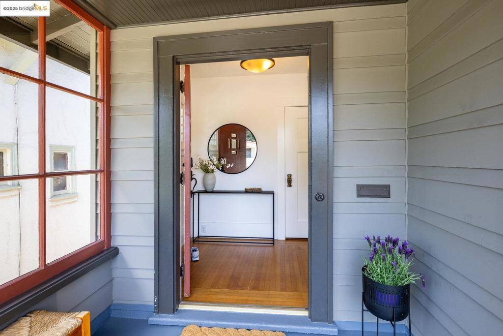 Oakland, CA 94602,3915 Glen Park Rd