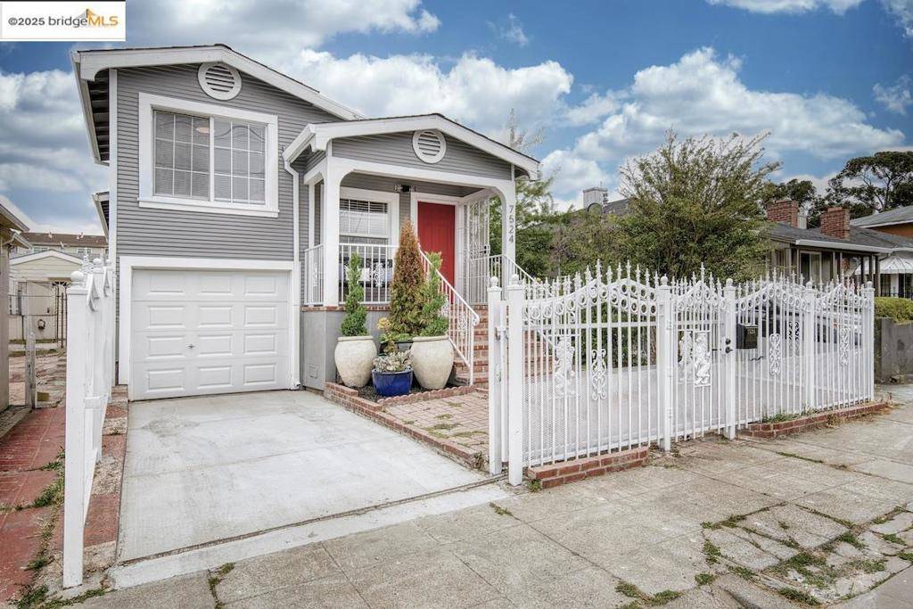 Oakland, CA 94605,7524 Halliday Ave