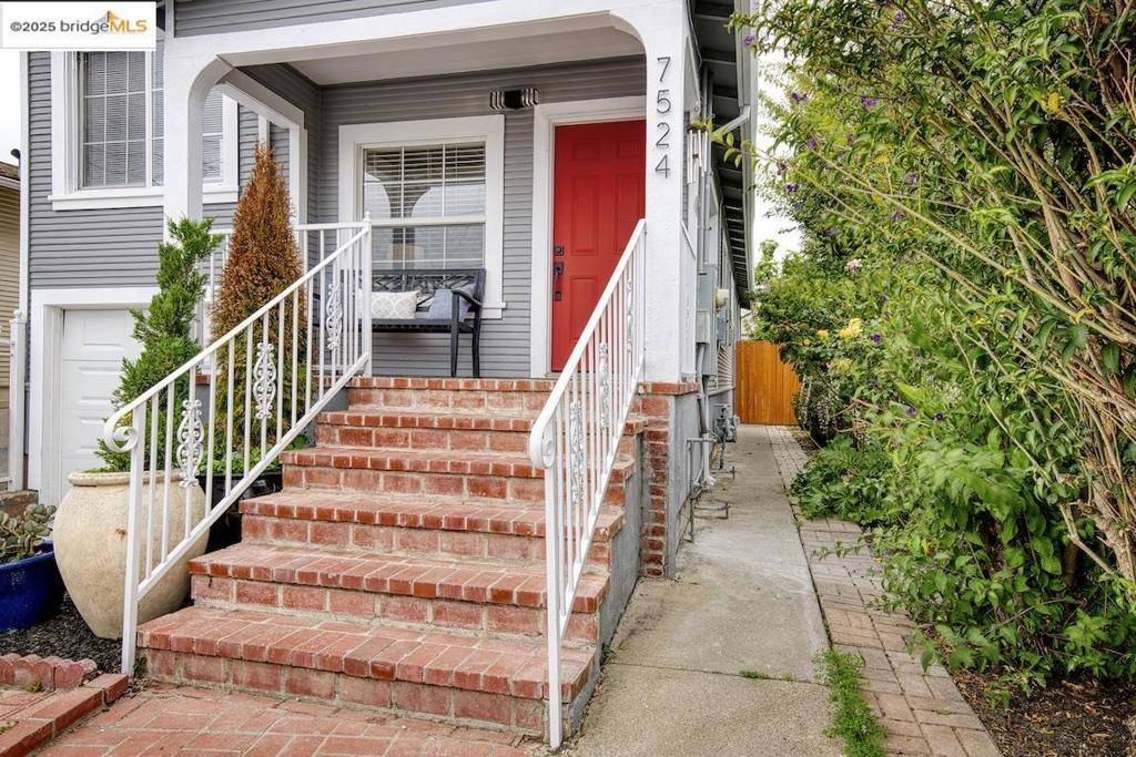 Oakland, CA 94605,7524 Halliday Ave
