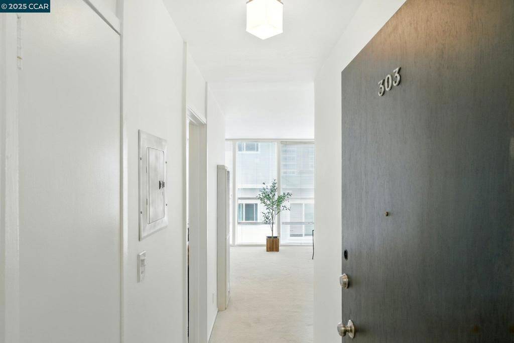 Oakland, CA 94607-4170,193 Montecito #303