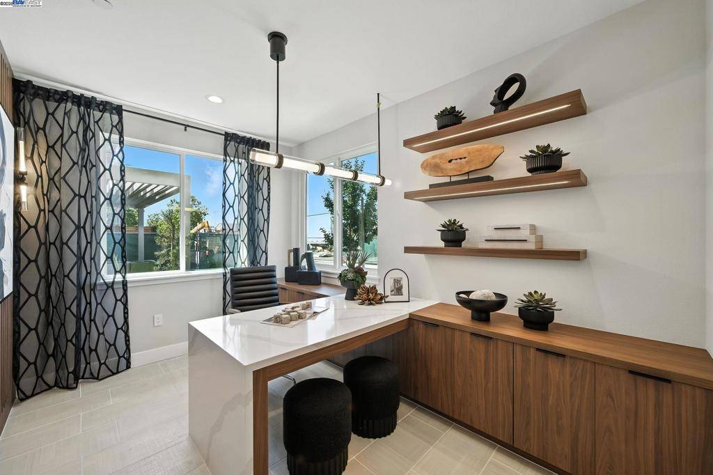 Alameda, CA 94501,1670 Larkspur Street