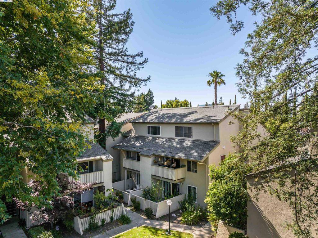 Walnut Creek, CA 94597-2852,2720 Oak Rd #131