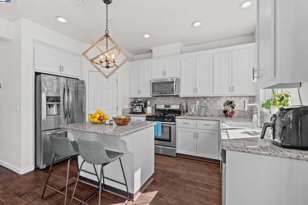 Martinez, CA 94553,663 Falling Star Dr
