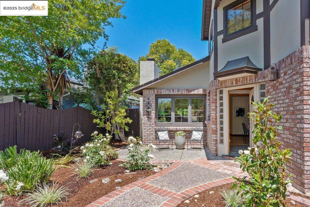 Redwood City, CA 94061,2668 Washington Ave