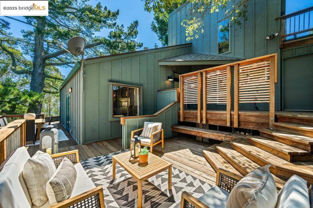 Oakland, CA 94611,2359 Manzanita