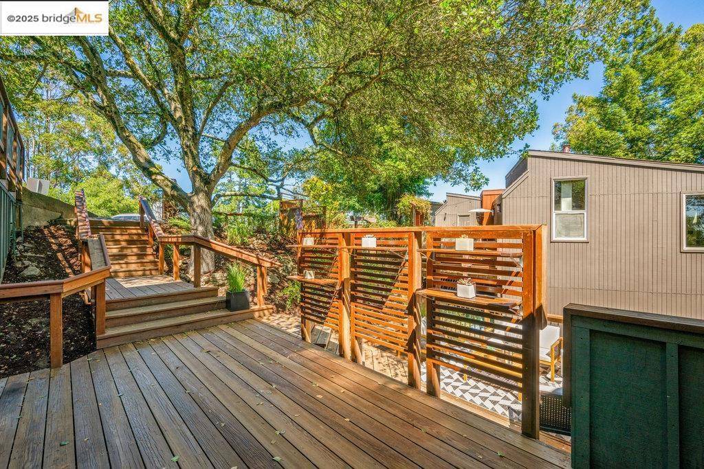 Oakland, CA 94611,2359 Manzanita