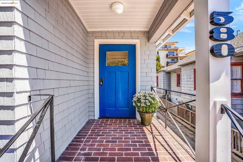 Oakland, CA 94610,580 Chetwood St.
