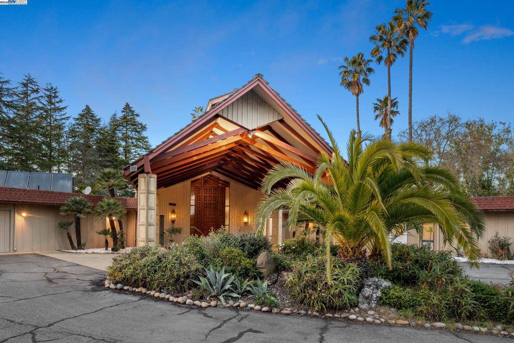 Castro Valley, CA 94546,4584 Ewing Rd