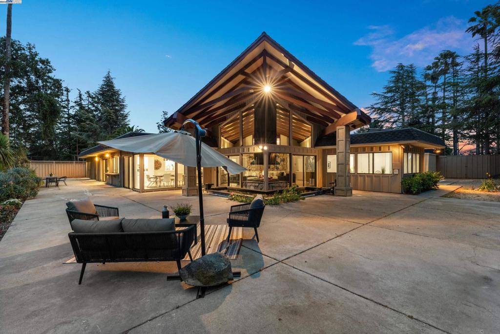 Castro Valley, CA 94546,4584 Ewing Rd