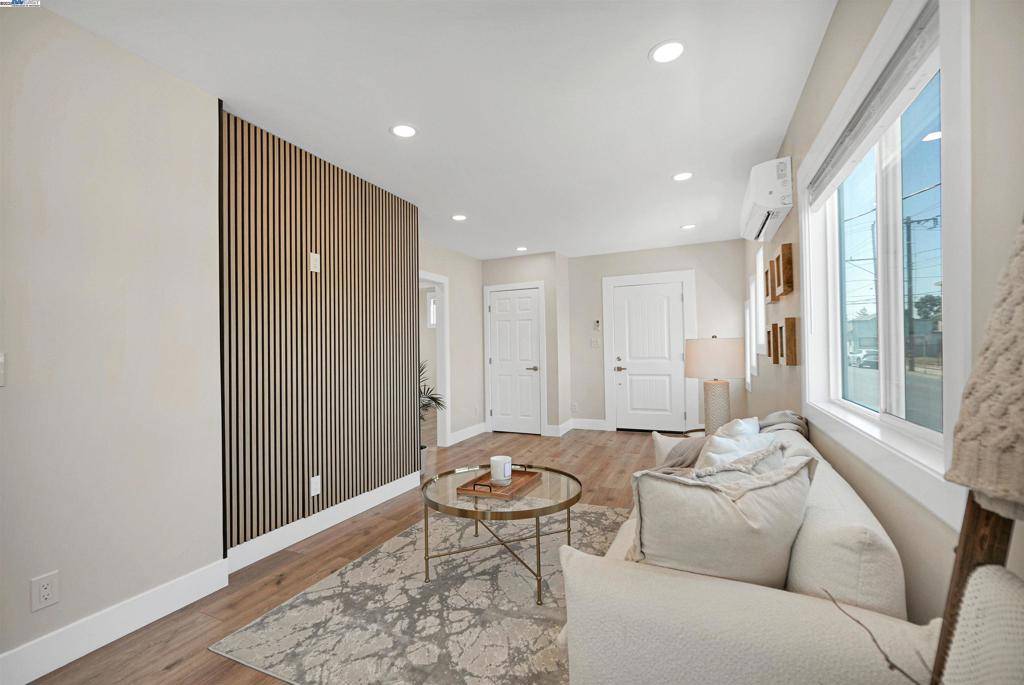 Emeryville, CA 94608,5726 Los Angeles St