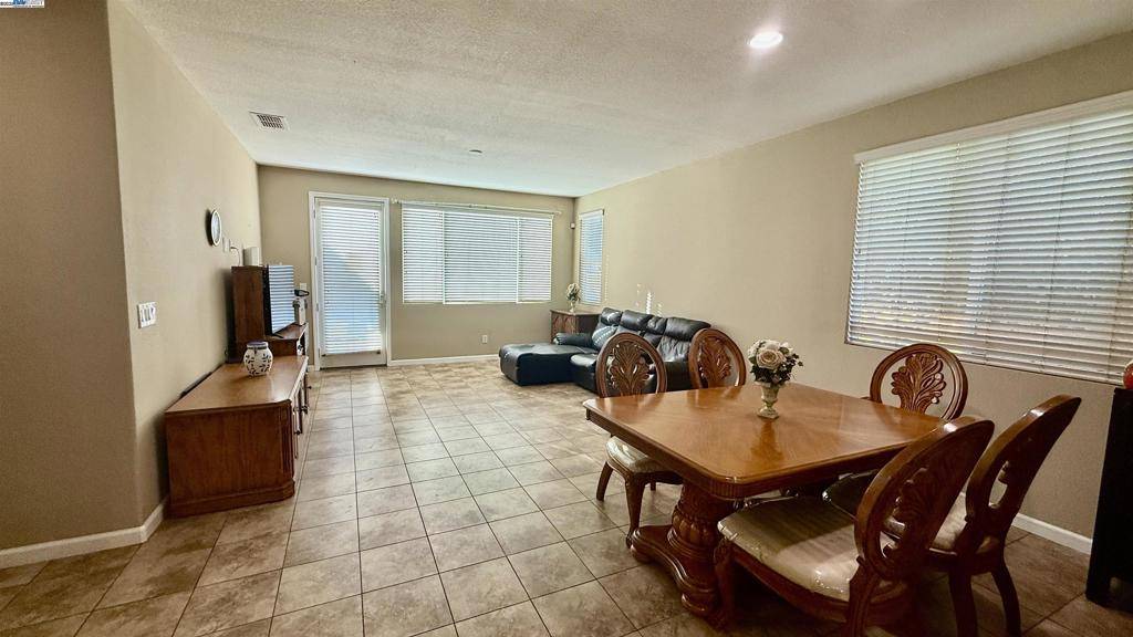 Manteca, CA 95337,1431 PACO WAY