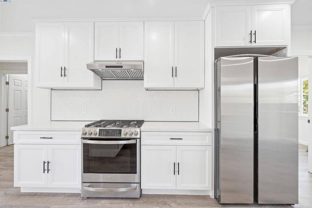Oakland, CA 94621,5542 Harvey Ave