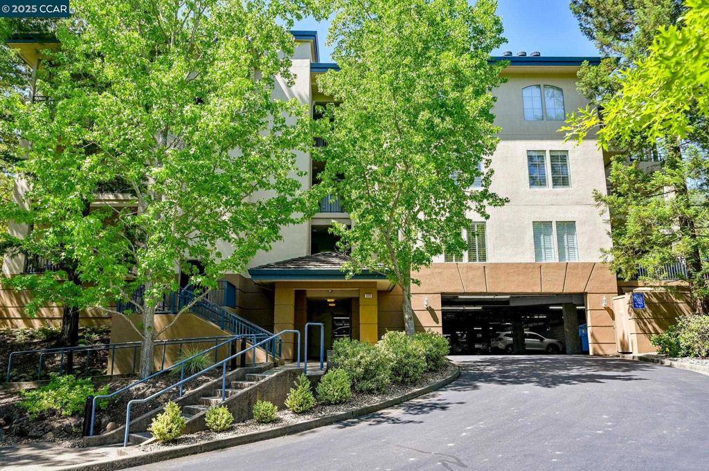 Walnut Creek, CA 94595,5920 Horsemans Canyon #3A