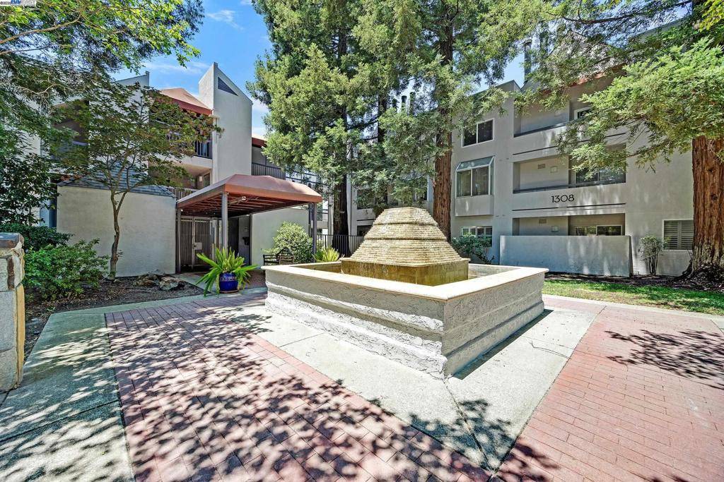Walnut Creek, CA 94597,1308 Walden Rd #37