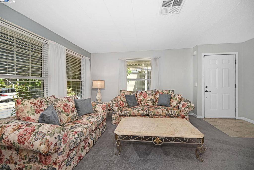 Pleasanton, CA 94566,3231 Vineyard Ave., #102