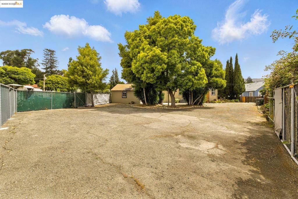 Oakland, CA 94605,30 Murdock Ct