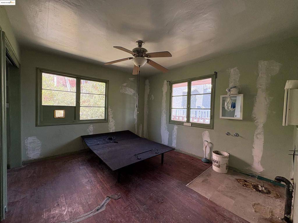 Oakland, CA 94605,8647 Thermal St