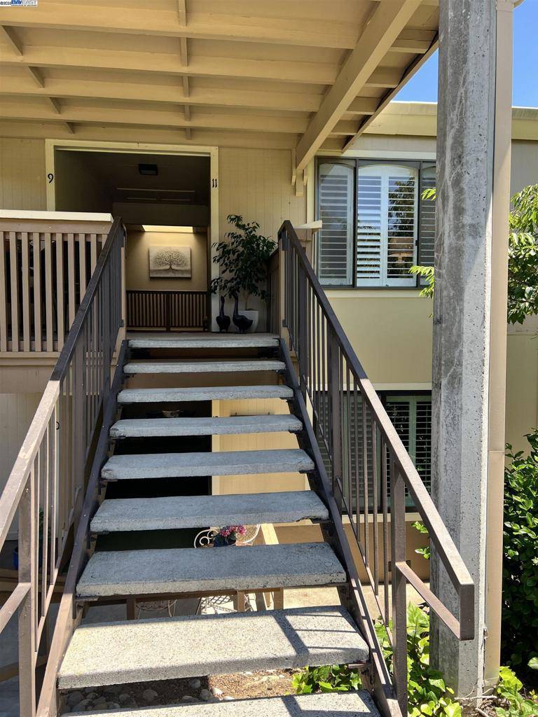 Walnut Creek, CA 94595,3401 Golden Rain Rd #11