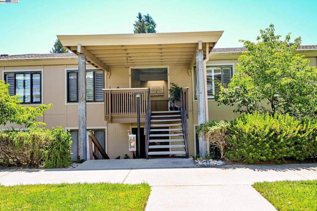 Walnut Creek, CA 94595,3401 Golden Rain Rd #11