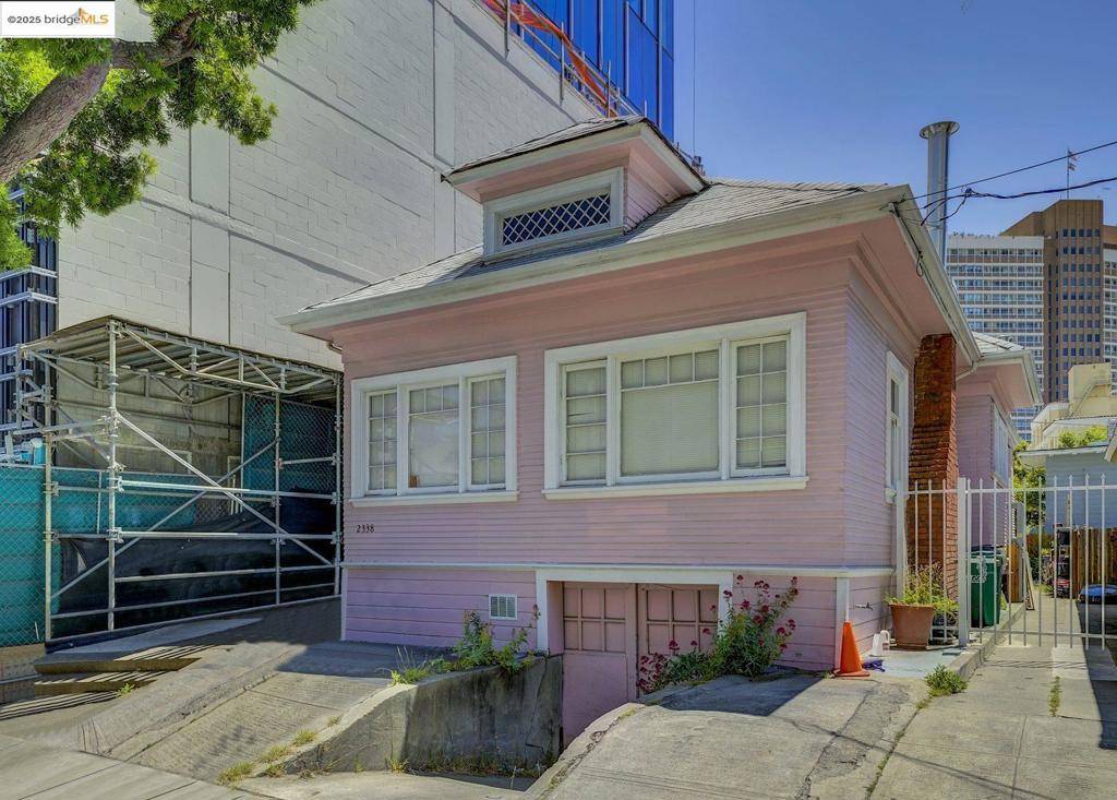 Oakland, CA 94612,2338 Waverly St