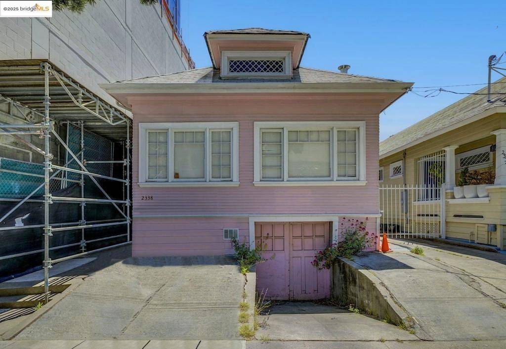 Oakland, CA 94612,2338 Waverly St