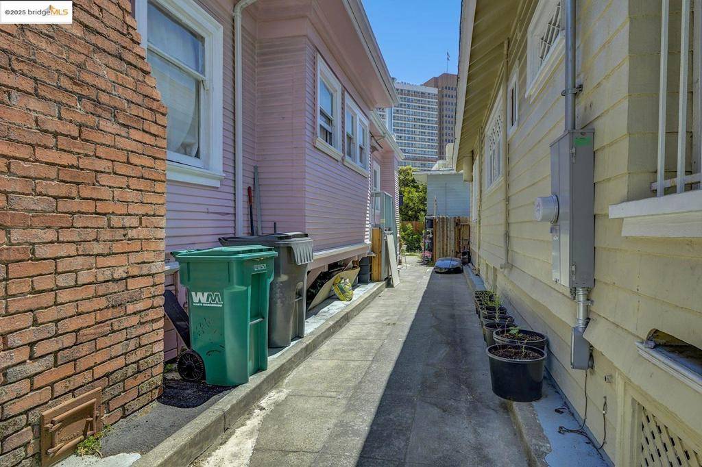 Oakland, CA 94612,2338 Waverly St
