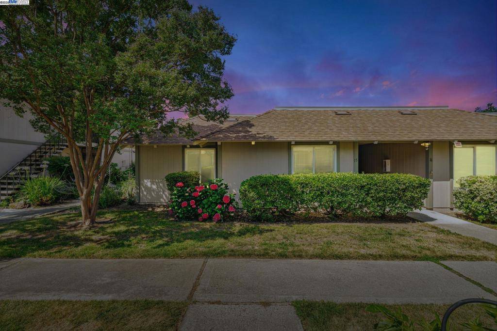 Concord, CA 94518,825 Oak Grove Rd #15