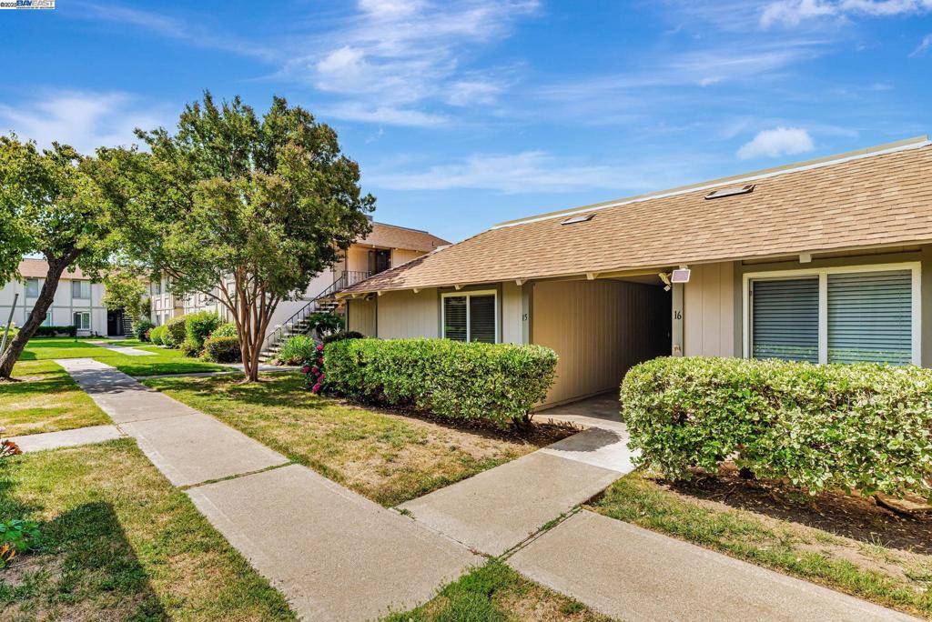Concord, CA 94518,825 Oak Grove Rd #15