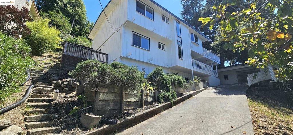 Oakland, CA 94611,7030 Snake Rd