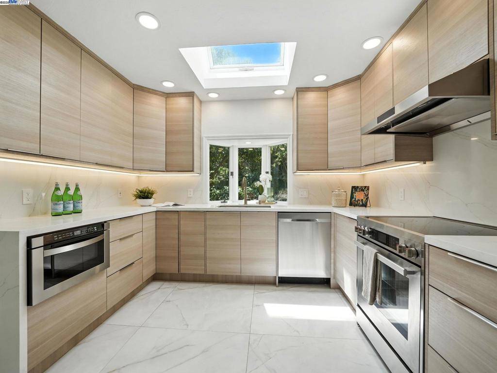 Orinda, CA 94563,160 Moraga Way