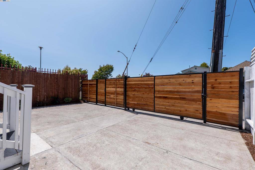 Oakland, CA 94621,1276 64Th Ave