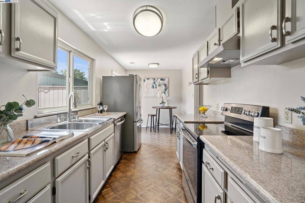 Alameda, CA 94502,3350 Fir Ave