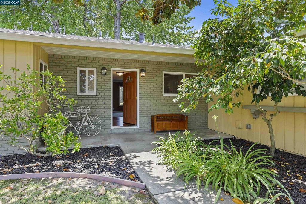 Moraga, CA 94556,5 Thune Ave