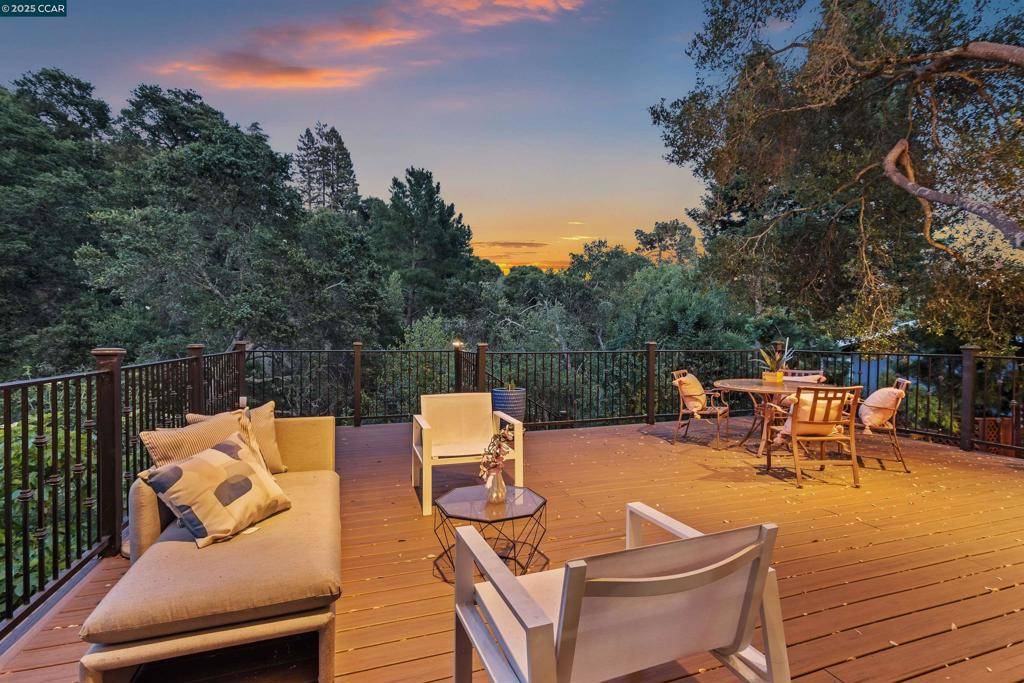 Orinda, CA 94563,38 Saint Stephens Dr