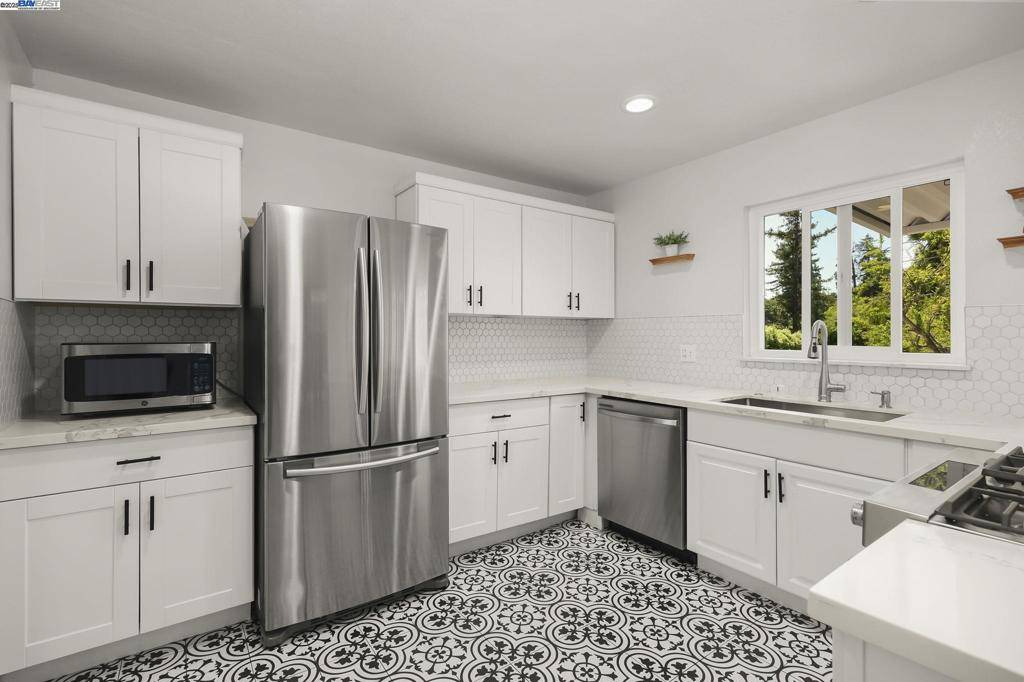 17915 Lamson Rd. Castro Valley, CA 94546