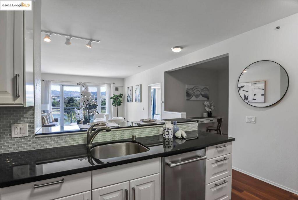 Oakland, CA 94612,1 Lakeside #611