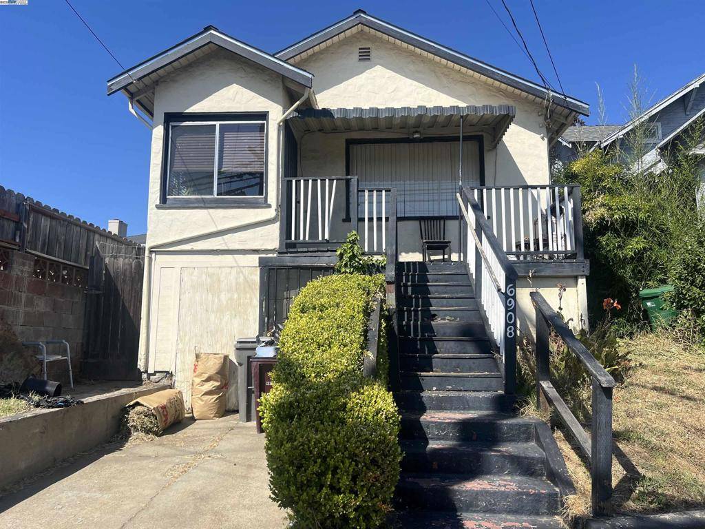 Oakland, CA 94605,6908 Macarthur Blvd