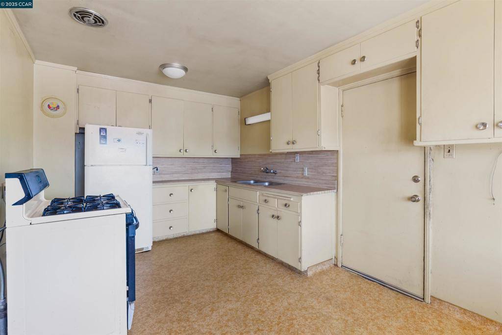 Richmond, CA 94804,1406 Monterey St