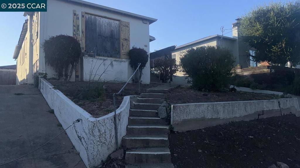 Oakland, CA 94606-4023,2207 17TH AVE