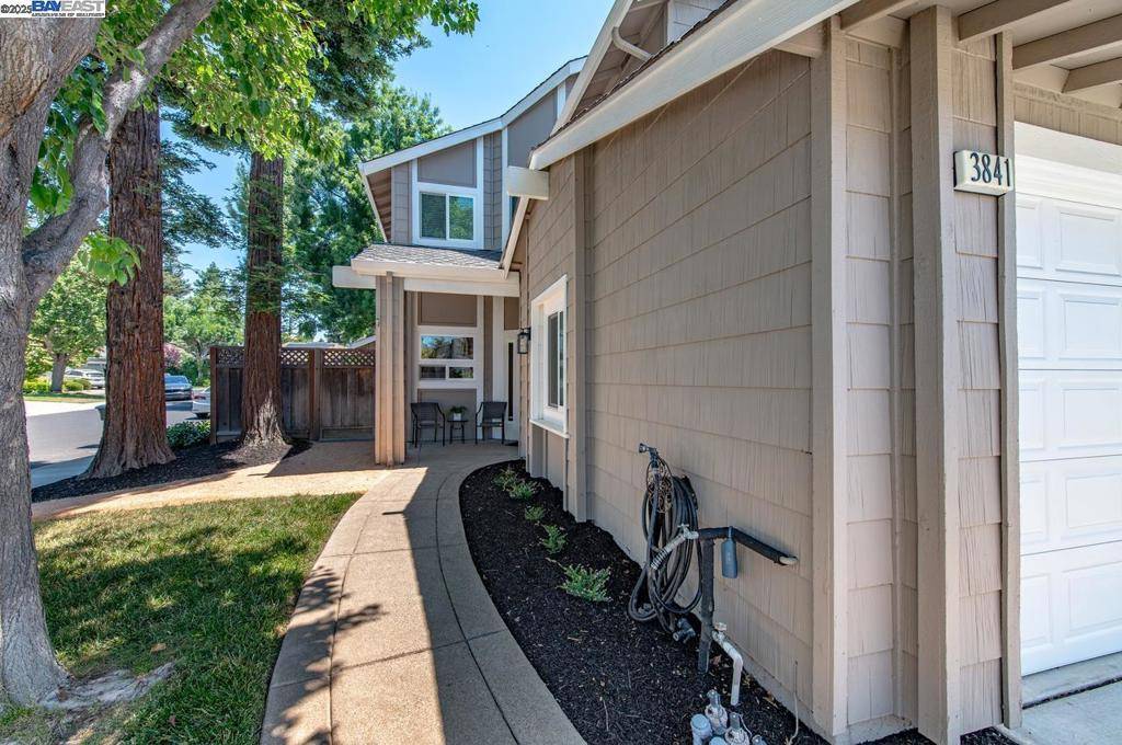 Pleasanton, CA 94588,3841 Kamp Dr