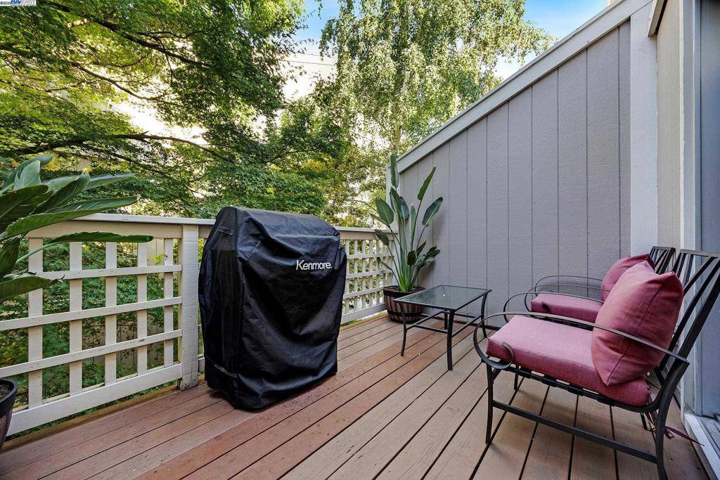 Walnut Creek, CA 94597,2719 Oak Rd #J