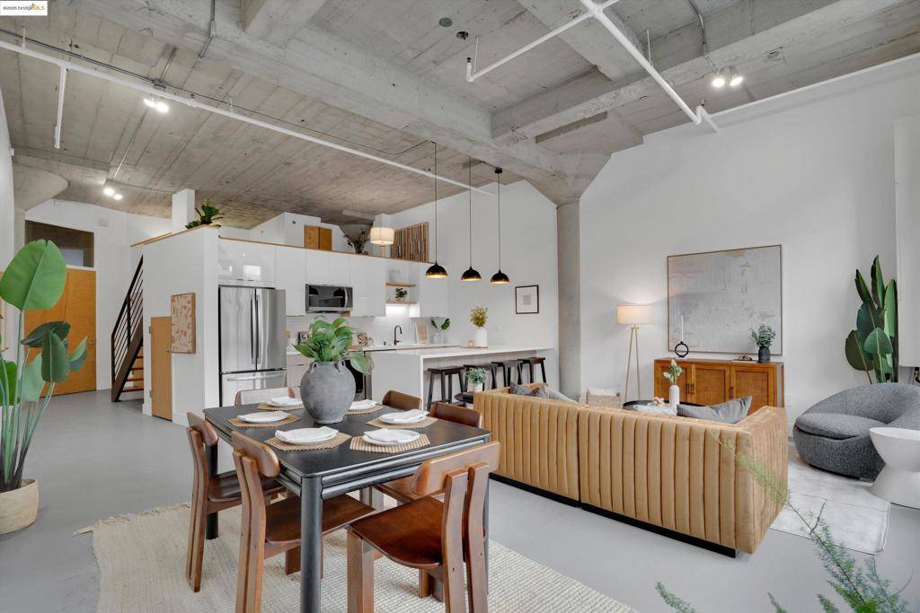Oakland, CA 94607,255 3Rd St #208