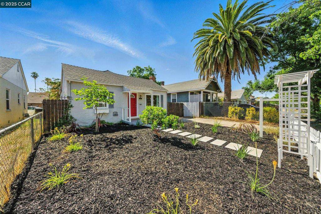 Sacramento, CA 95820,3832 33rd St