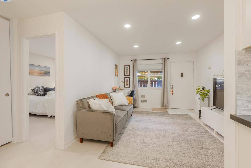 San Bruno, CA 94066,408 Boardwalk Ave #1