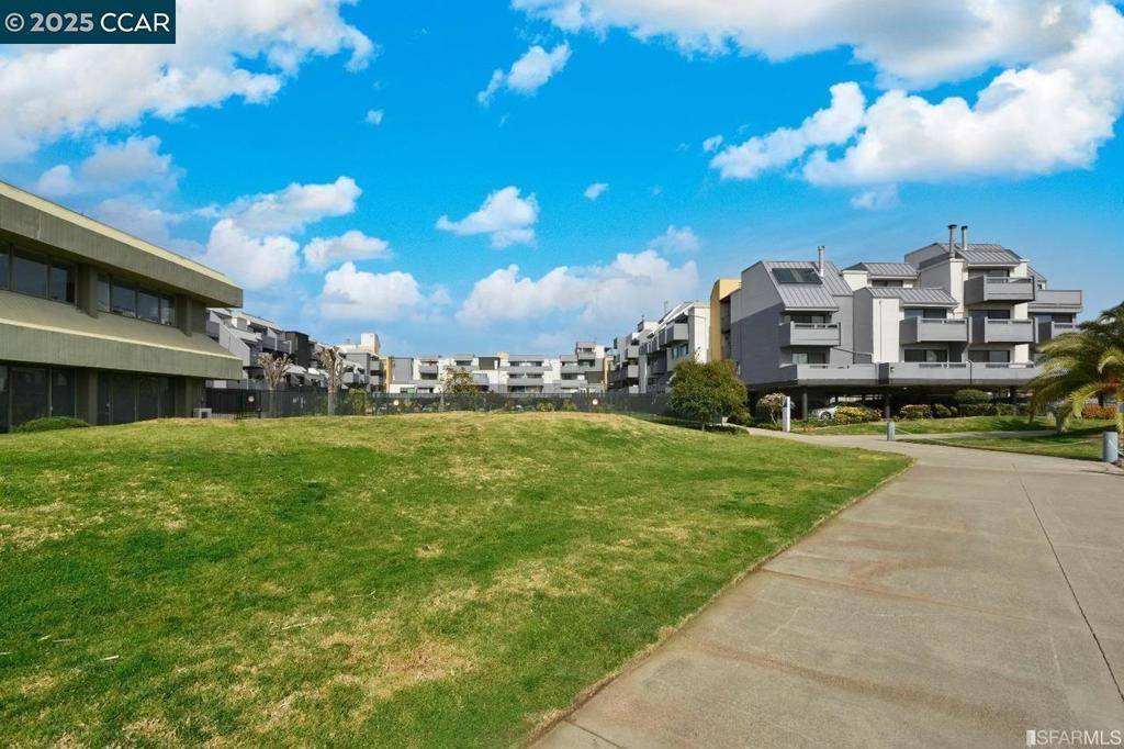 Oakland, CA 94607,3 Embarcadero #233